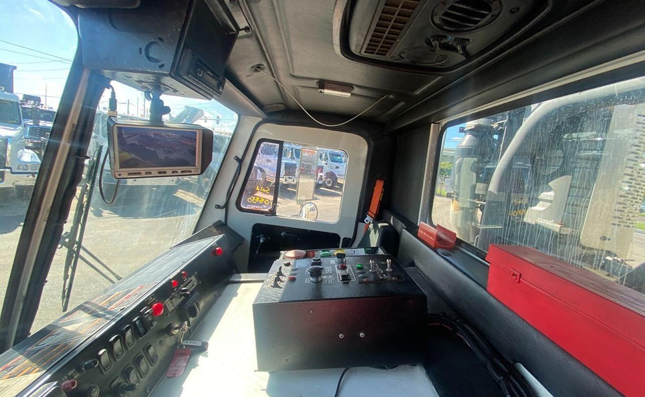 2013 Mack LEU613 31 yard Labrie Side loader Tampa FL