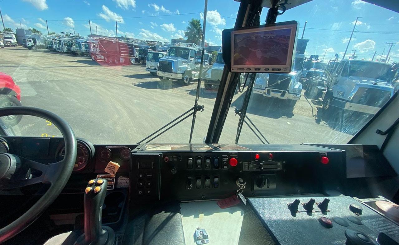 2013 Mack LEU613 31 yard Labrie Side loader Tampa FL