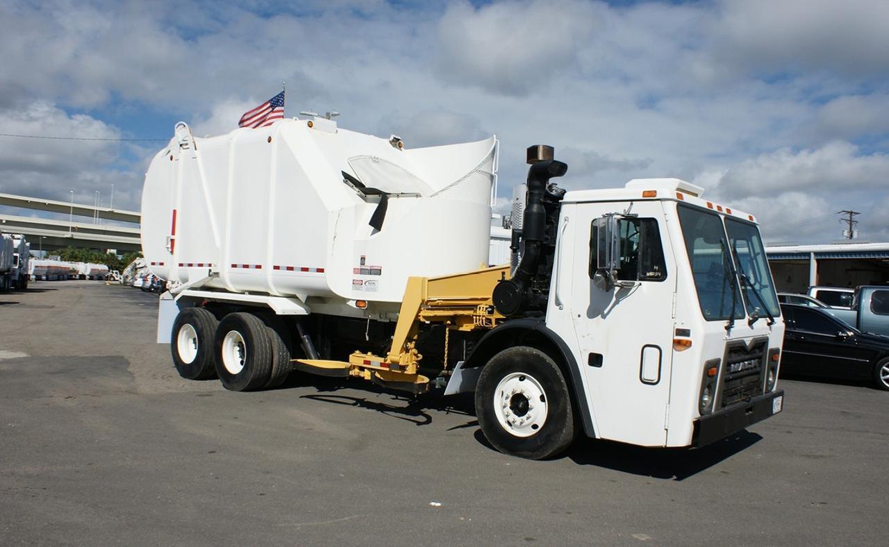 2013 Mack LEU613 37 yd. Heil Side Loader Garbage Truck
