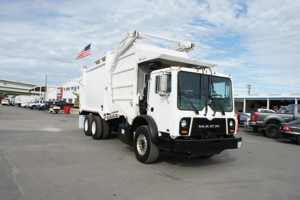 2013 Mack MRU 40 yd EZ Pack Front Loader Garbage Truck