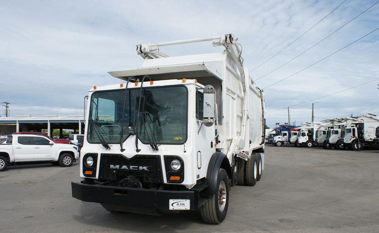 2013 Mack MRU 40 yd EZ Pack Front Loader Garbage Truck
