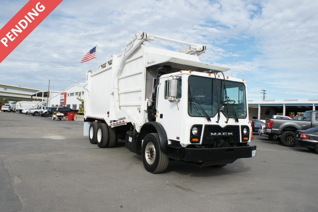 2013 Mack MRU 40 yd EZ Pack Front Loader Garbage Truck