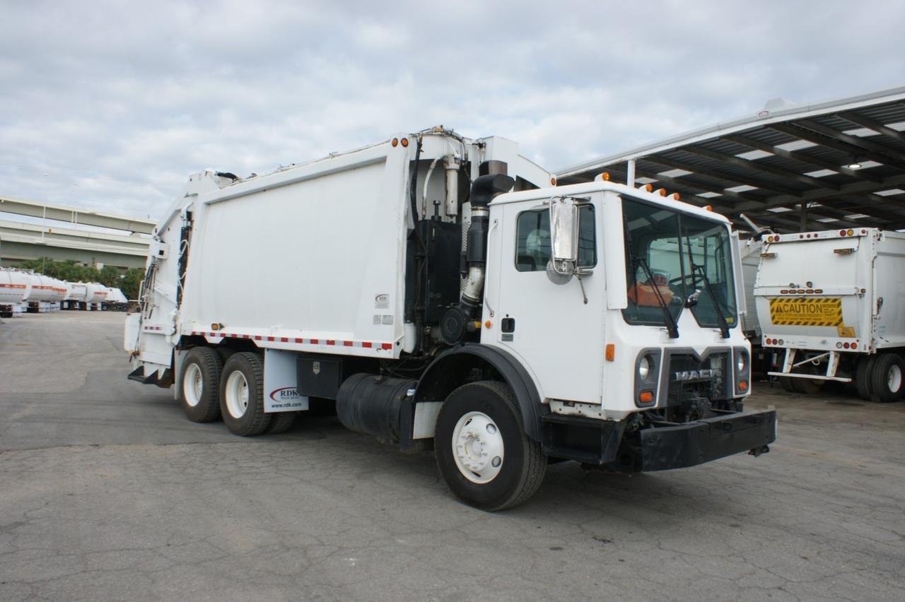 2013 Mack MRU613 25 yd EZ Pack Rear Loader Garbage Truck