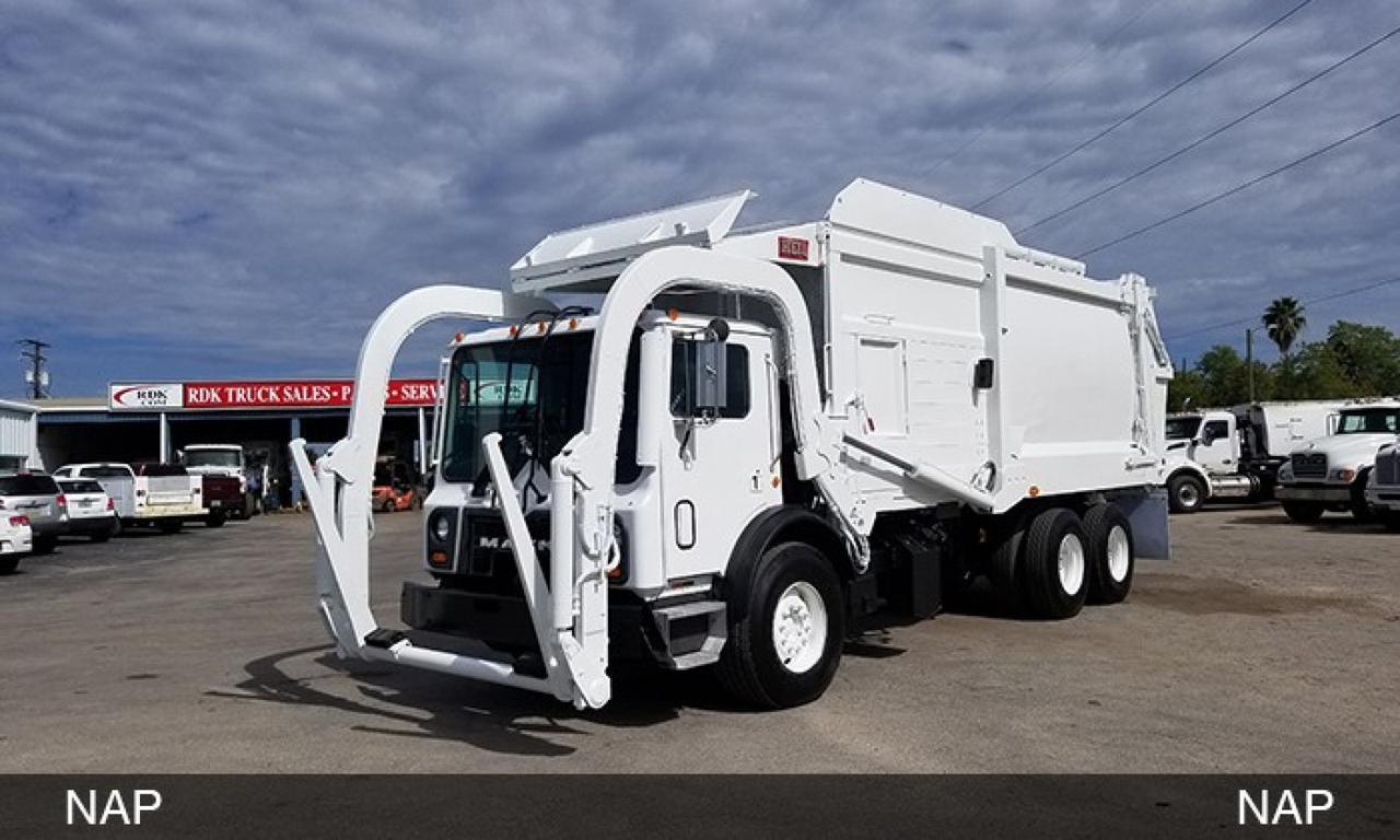 2013 Mack MRU613 40 yard Heil Front Loader Garbage Truck