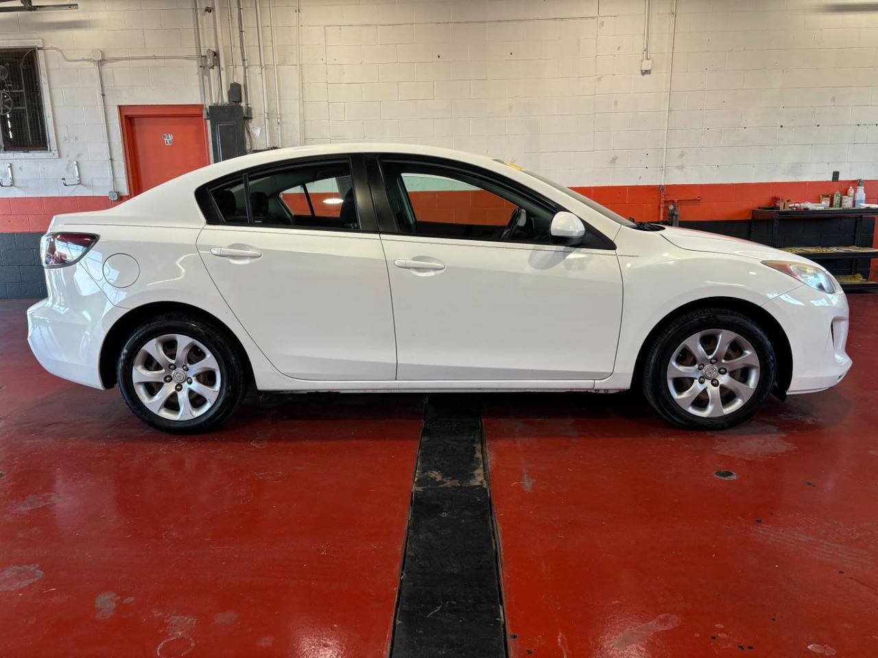 2013 Mazda Mazda3 i Sport