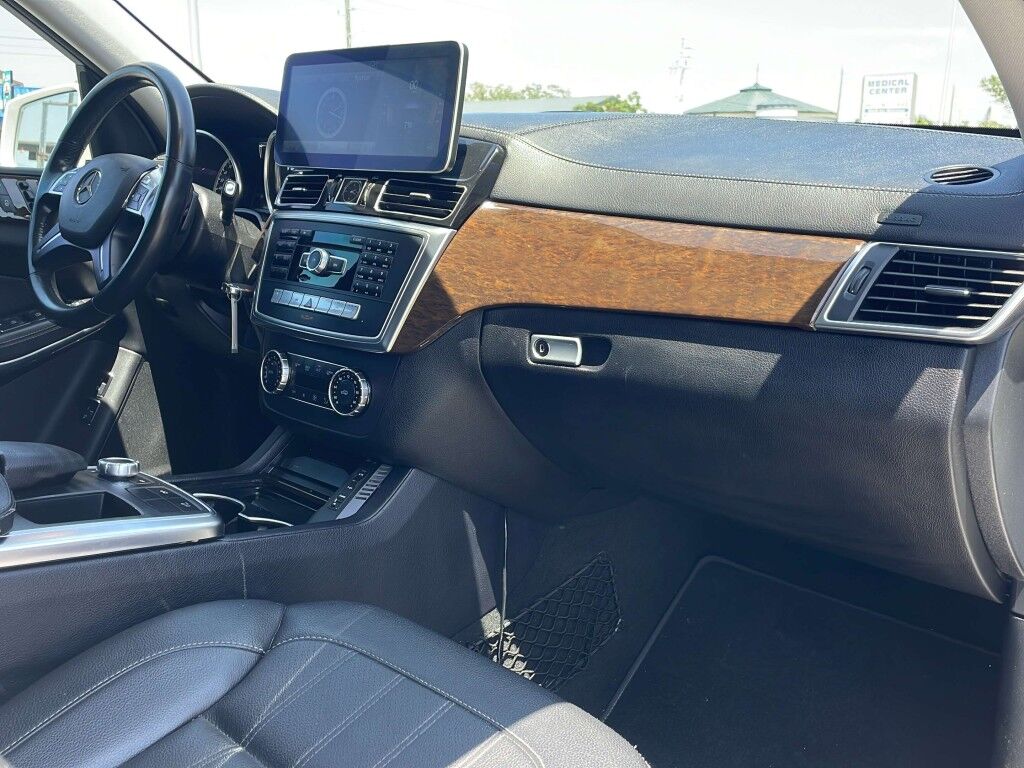 2013 Mercedes-Benz GL-Class GL 450~BLUETOOTH~BUCKET SEATS~CONNECTED CAR INTEGRATED APPS~DRIVER ASSISTANCE PACKAGE~PANORAMIC MOONROOF / SUNROOF~RUNNING BOARDS~LOW MILES Sarasota FL