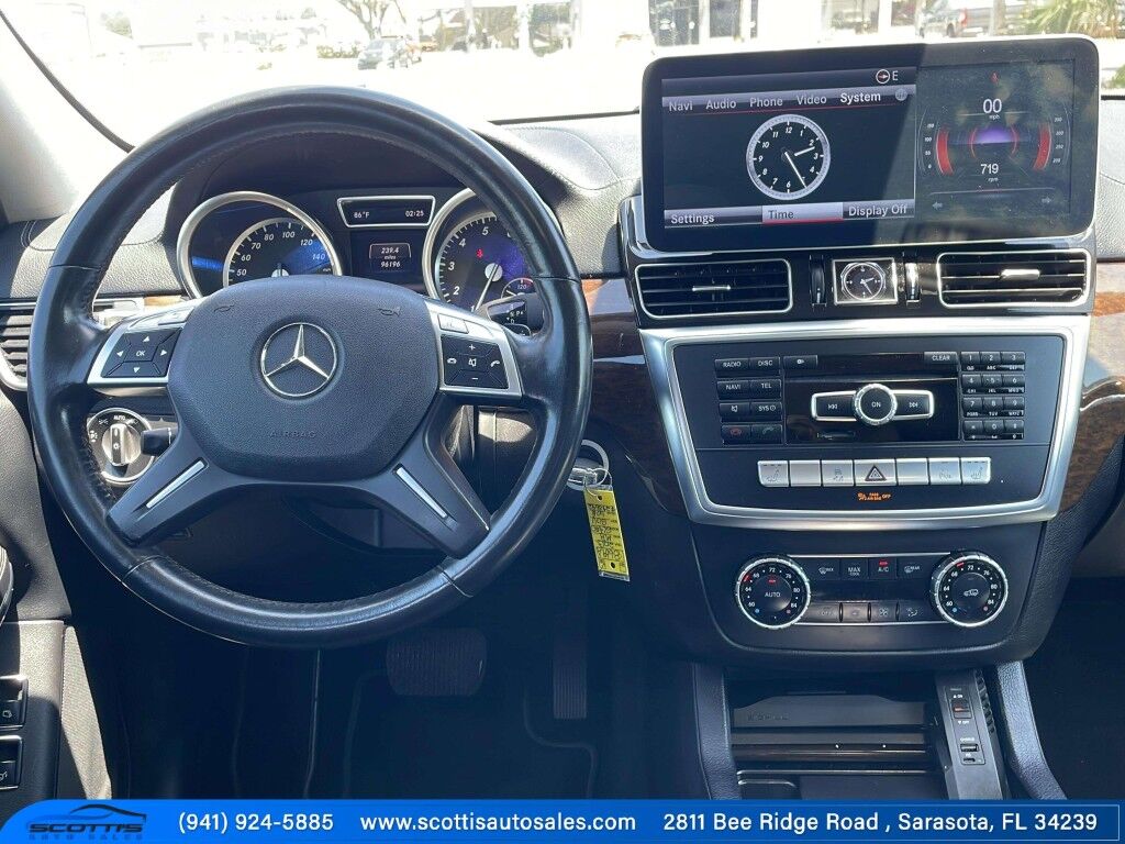 2013 Mercedes-Benz GL-Class GL 450~BLUETOOTH~BUCKET SEATS~CONNECTED CAR INTEGRATED APPS~DRIVER ASSISTANCE PACKAGE~PANORAMIC MOONROOF / SUNROOF~RUNNING BOARDS~LOW MILES Sarasota FL