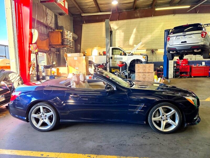 2013 Mercedes-Benz SL 550 Roadster w/ Sport and Premium Package