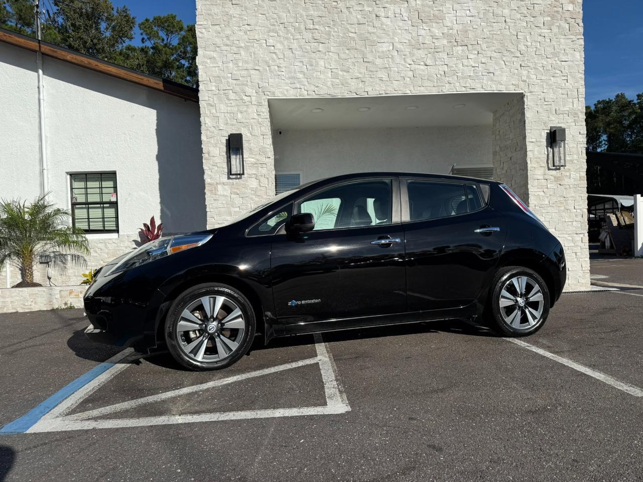 2013 Nissan Leaf 4dr HB SL