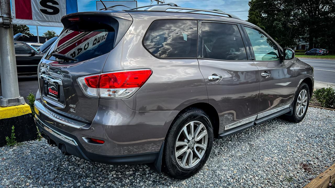 2013 Nissan Pathfinder SL 4X4, LEATHER, PARKING SENSORS, PANORAMIC ROOF