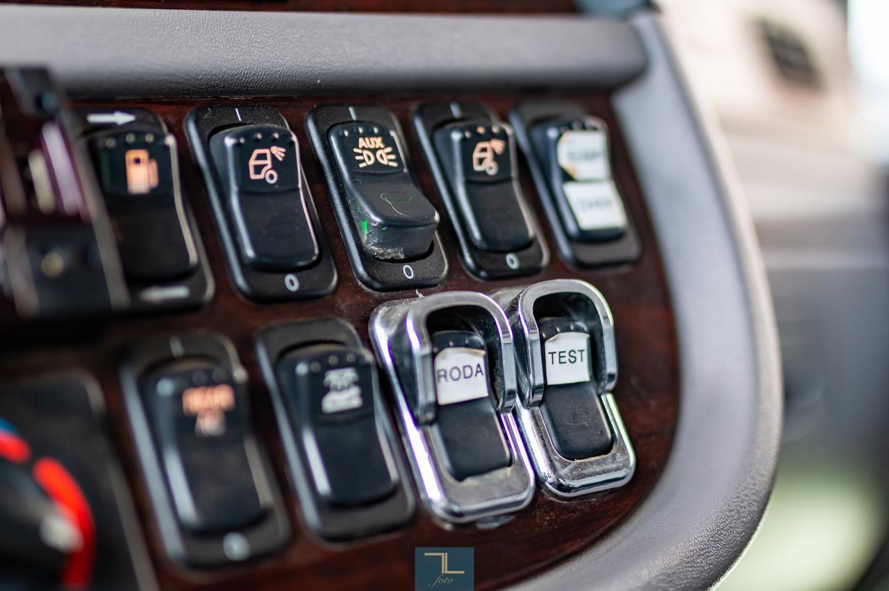 2013 Peterbilt 367 Tractor Sleeper Red Deer AB