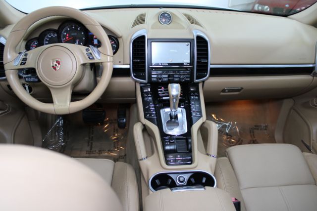 2013 Porsche Cayenne Sport
