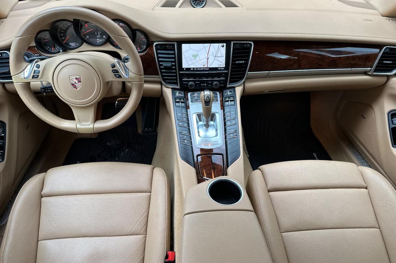 2013 Porsche Panamera Base photo 3