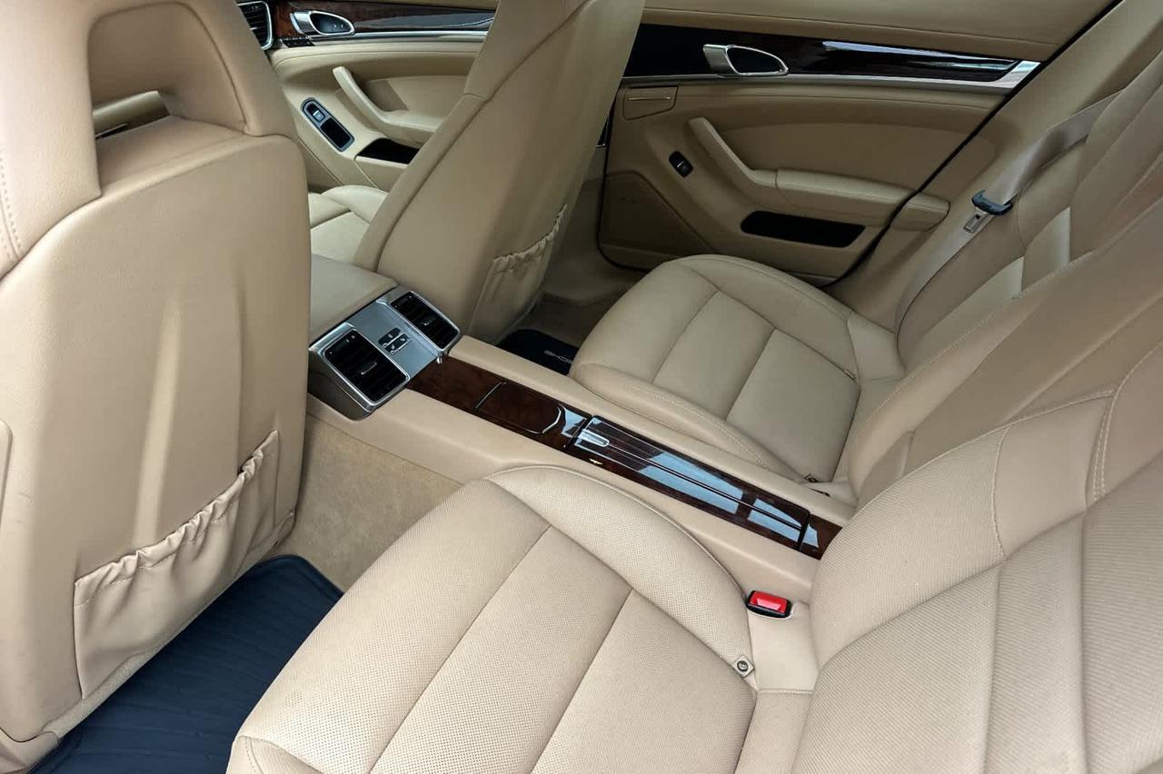 2013 Porsche Panamera Base photo 4