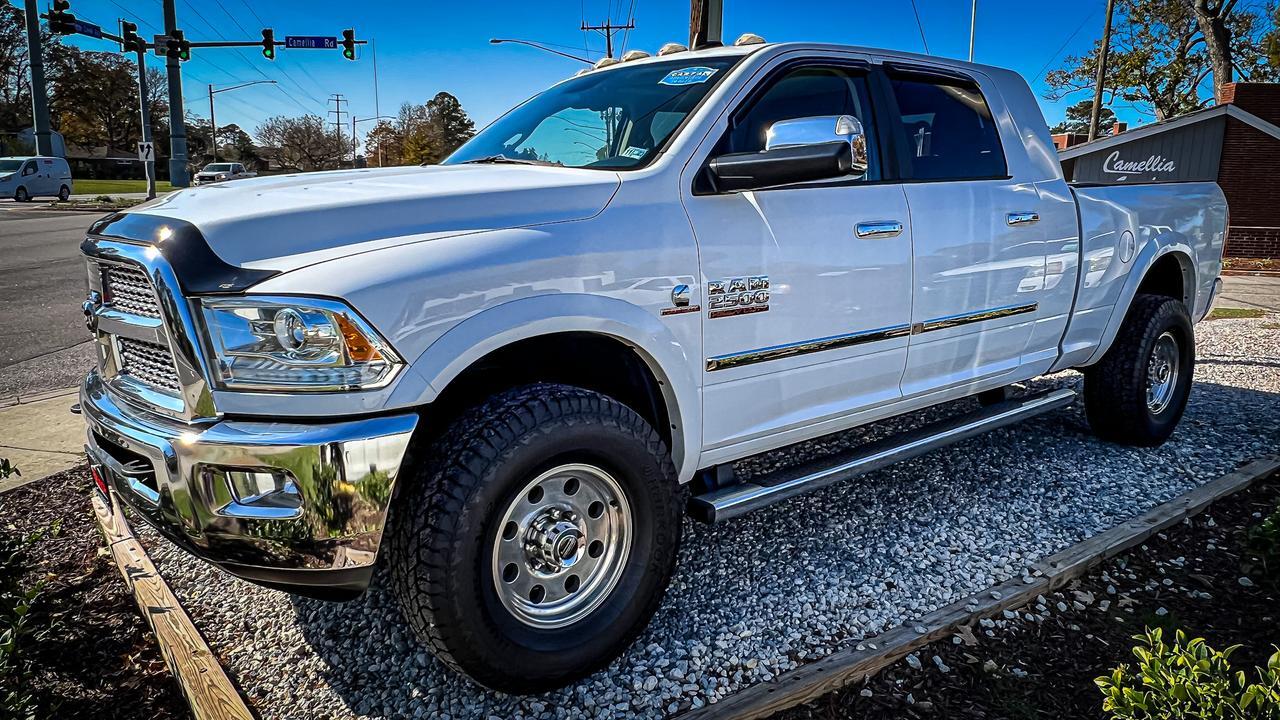 2013 RAM 2500 LARAMIE 4X4, NAVIGATION, BACKUP CAMERA, SUNROOF, CARFAX ONE OWNER, AND LOW MILES