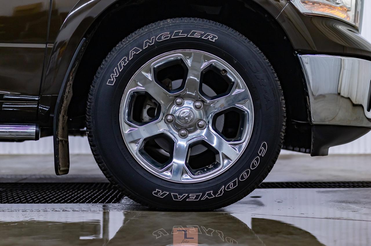 2013 Ram 1500 4x4 Crew Cab Laramie Leather Roof Nav Red Deer AB