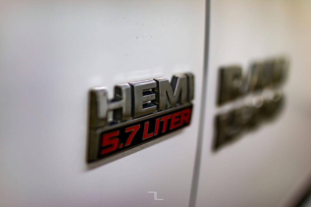 2013 Ram 1500 4x4 Crew Cab SLT HEMI Red Deer AB