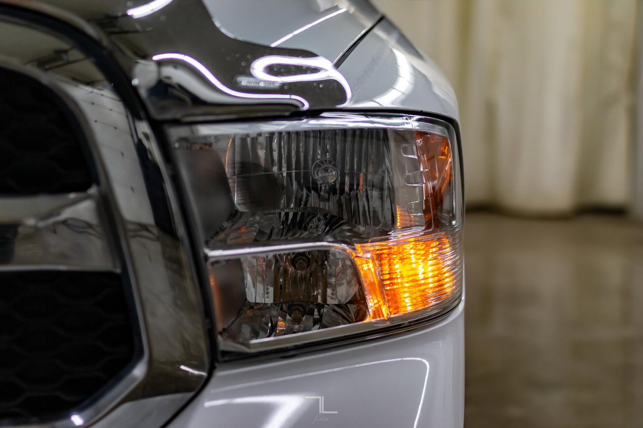 2013 Ram 1500 4x4 Crew Cab SLT HEMI Red Deer AB