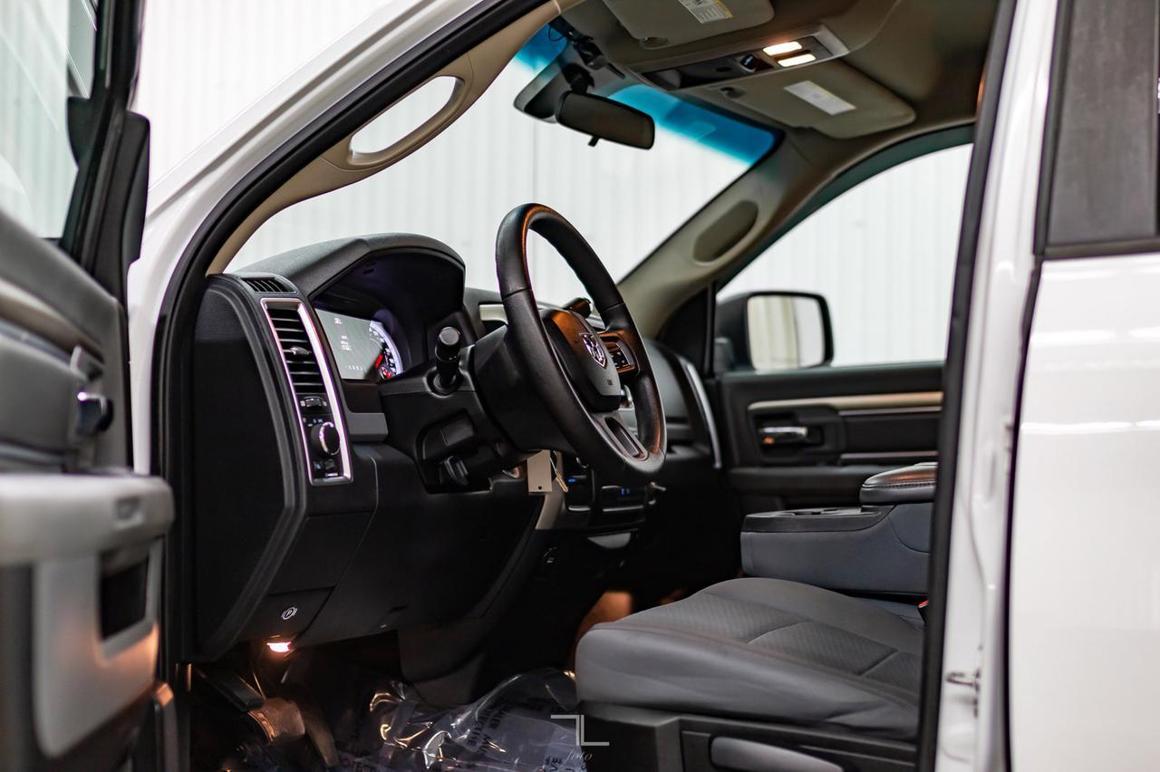 2013 Ram 1500 4x4 Crew Cab SLT HEMI Red Deer AB