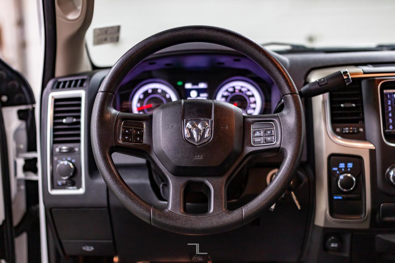 2013 Ram 1500 4x4 Crew Cab SLT HEMI Red Deer AB
