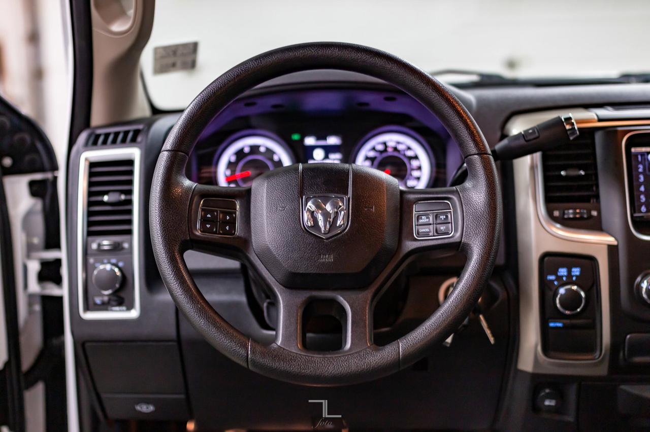 2013 Ram 1500 4x4 Crew Cab SLT HEMI Red Deer AB