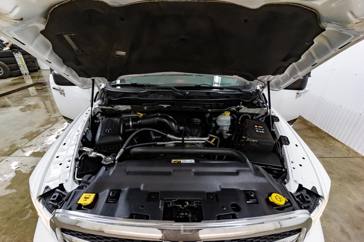 2013 Ram 1500 4x4 Crew Cab SLT HEMI Red Deer AB