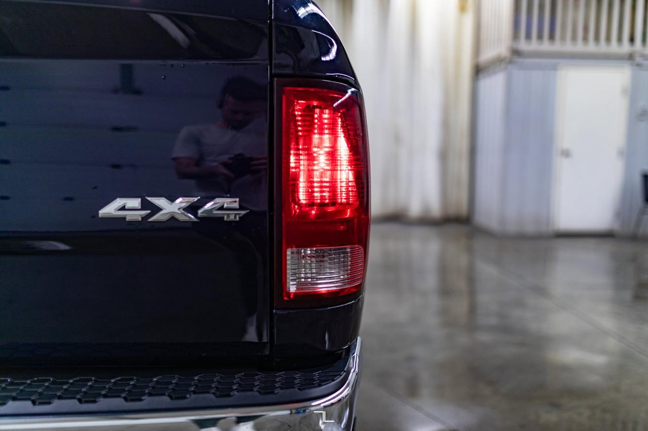 2013 Ram 1500 4x4 Crew Cab SXT HEMI Red Deer AB