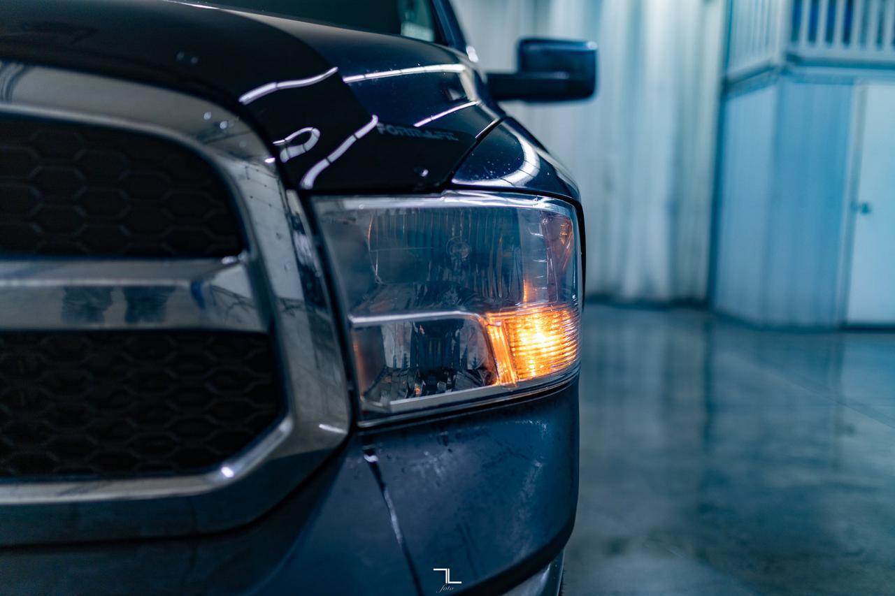 2013 Ram 1500 4x4 Crew Cab SXT HEMI Red Deer AB