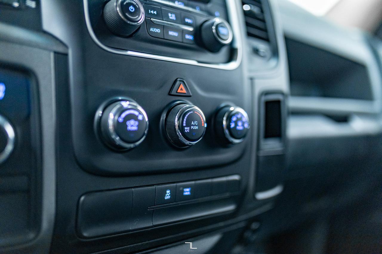 2013 Ram 1500 4x4 Crew Cab SXT HEMI Red Deer AB