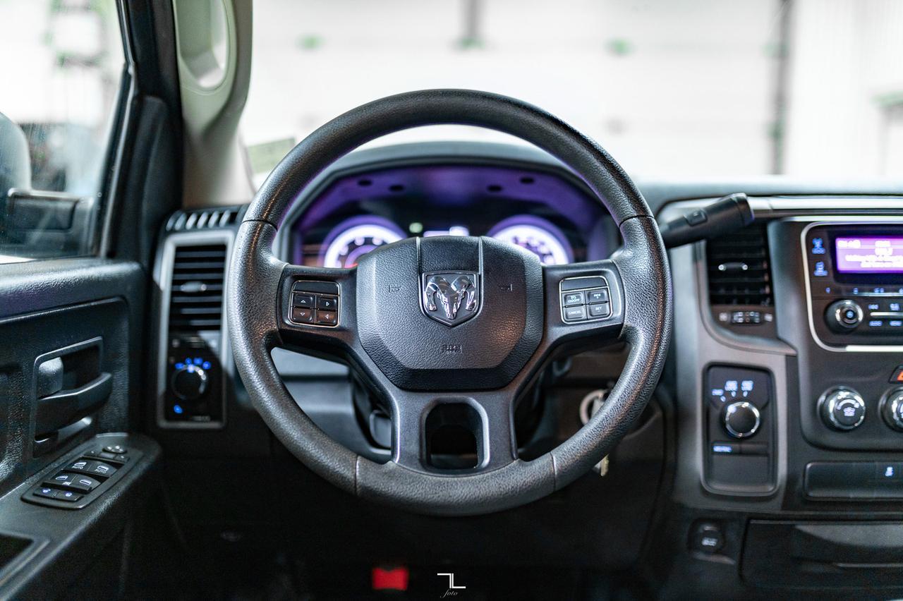 2013 Ram 1500 4x4 Crew Cab SXT HEMI Red Deer AB