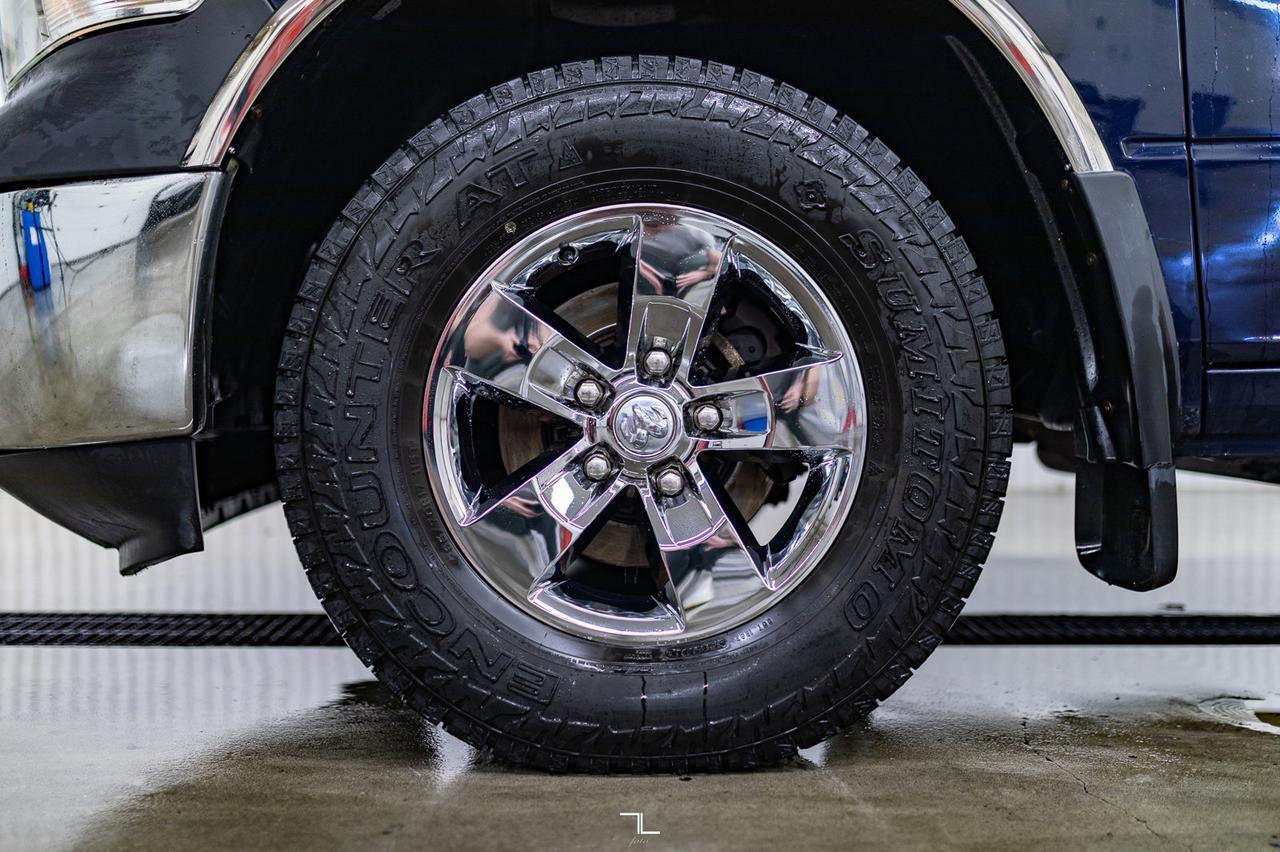 2013 Ram 1500 4x4 Crew Cab SXT HEMI Red Deer AB