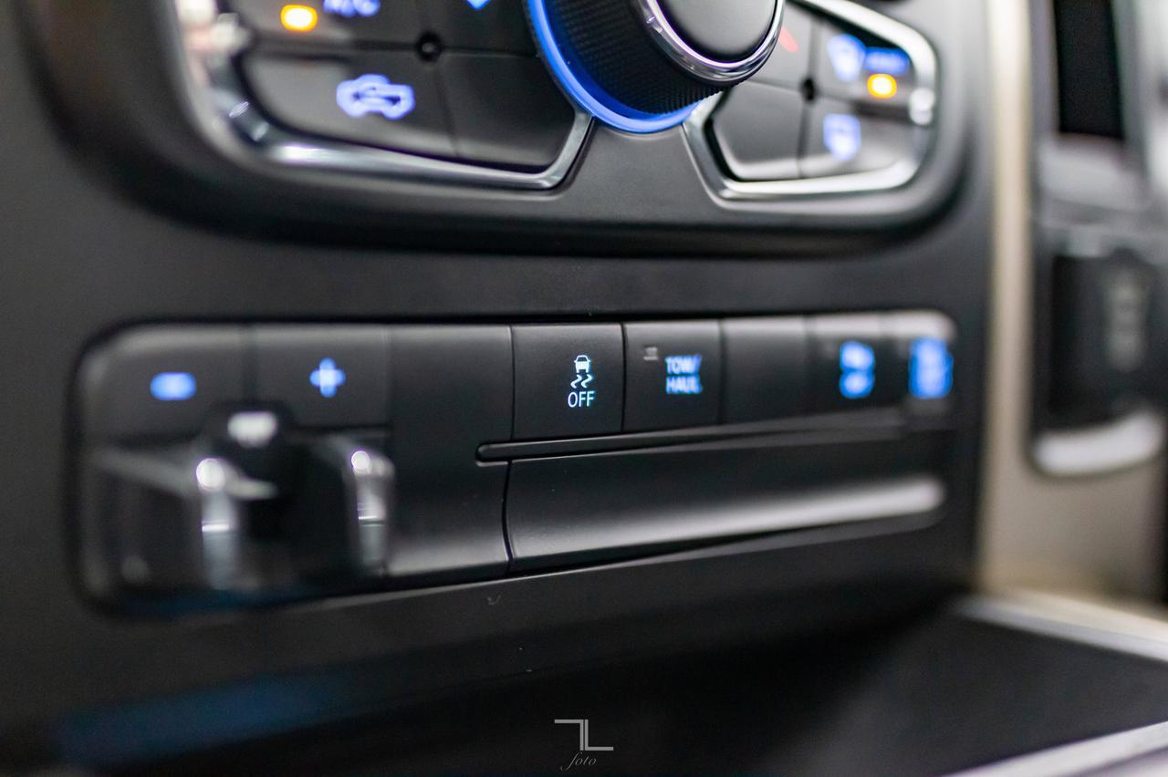 2013 Ram 2500 4x4 Crew Cab Outdoorsman HEMI Nav Roof BCam Red Deer AB