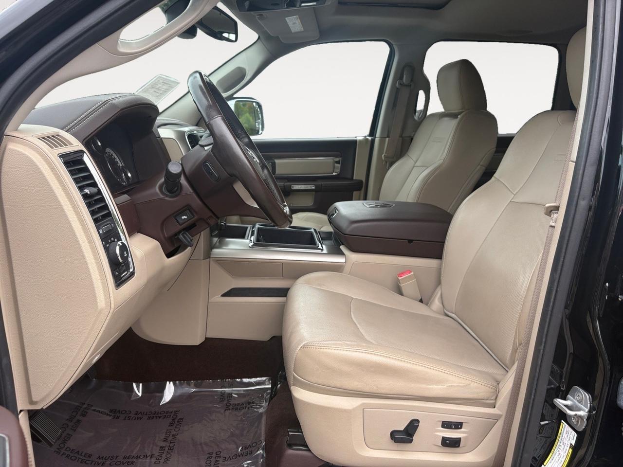 2013 Ram 2500 Laramie CREW CAB 4X4 6.7L CUMMINS DIESEL, RUNNING BOARDS, CUMMINS DIESEL ENGINE, HEATED & VENTILATED SEATS, SUNROOF, REAR POWER SLIDING WINDOW, HEADACHE RACK, TOW PACKAGE, NAVIGATION, GO BIG IN THIS 2500!