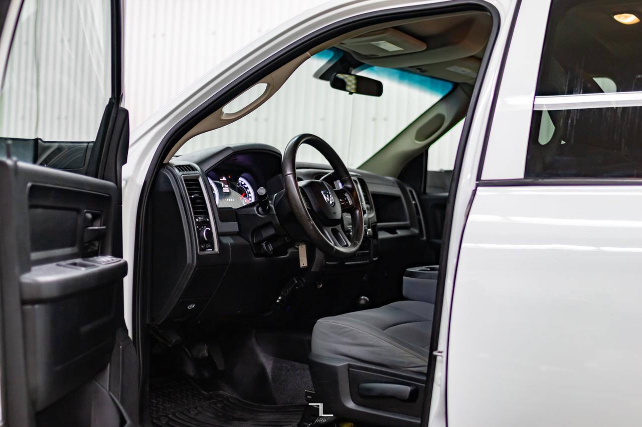 2013 Ram 3500 4x4 Crew Cab ST Dually Deck HEMI Red Deer AB