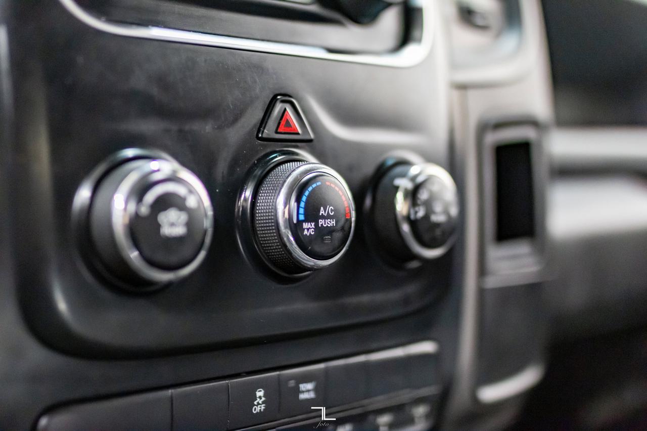 2013 Ram 3500 4x4 Crew Cab ST Dually Deck HEMI Red Deer AB