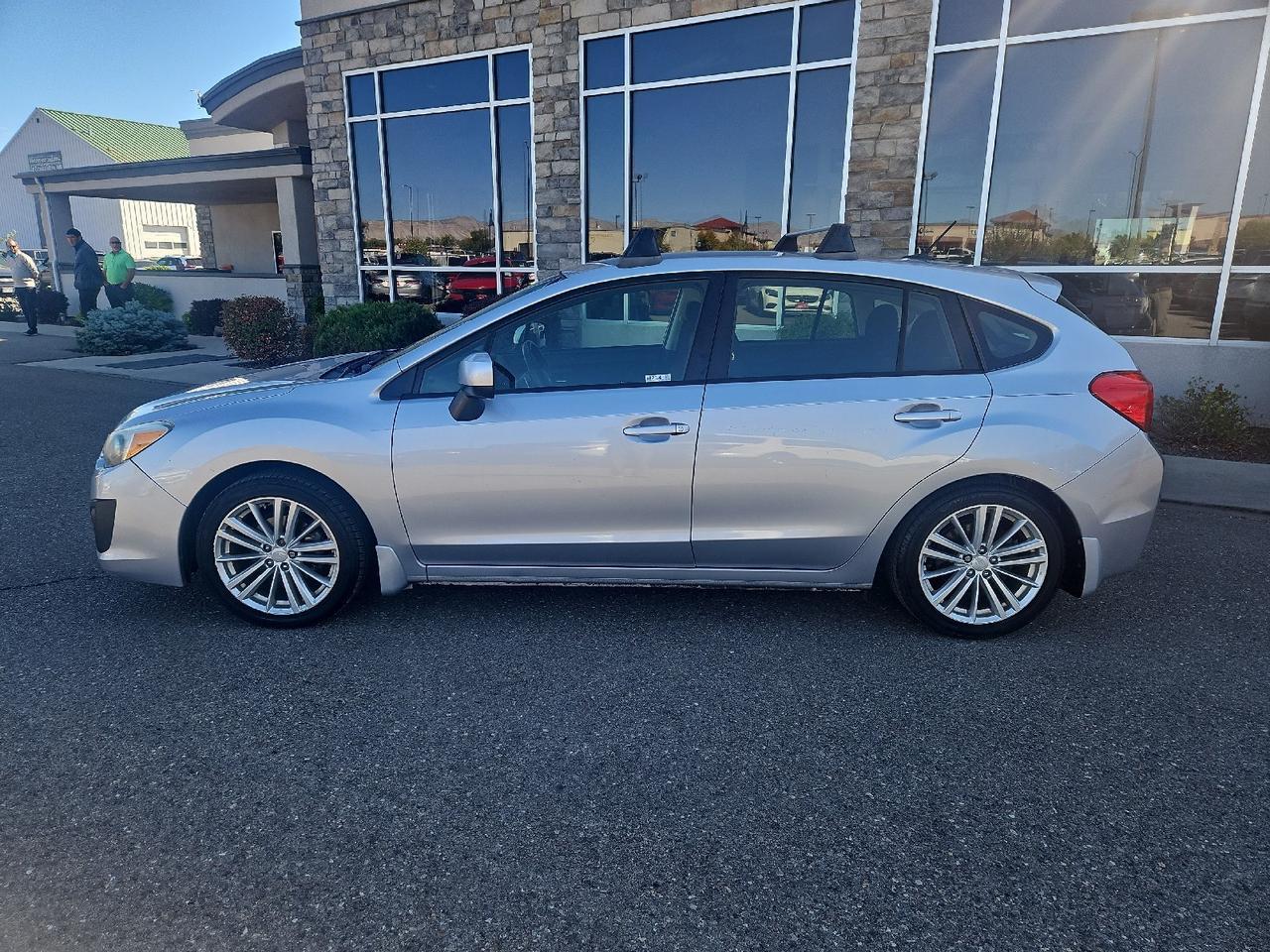 2013 Subaru Impreza 2.0i Premium photo 2