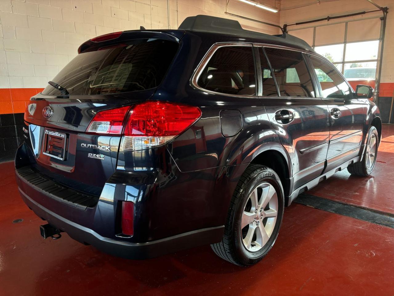 2013 Subaru Outback 2.5i Limited photo 3