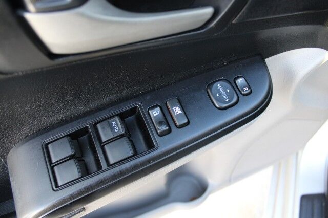 2013 Toyota Camry L photo 4