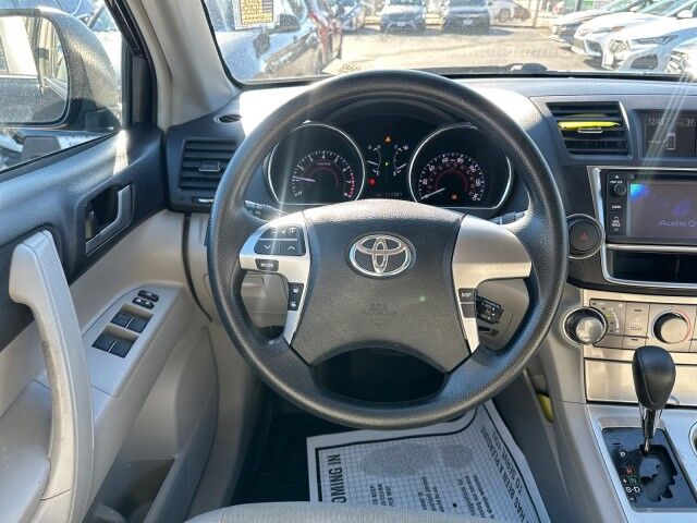 2013 Toyota Highlander  Worcester MA