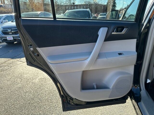 2013 Toyota Highlander  Worcester MA