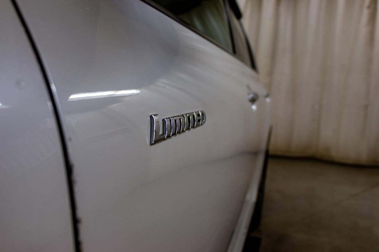 2013 Toyota Highlander AWD Limited 3rd Row Leather Roof nav Red Deer AB