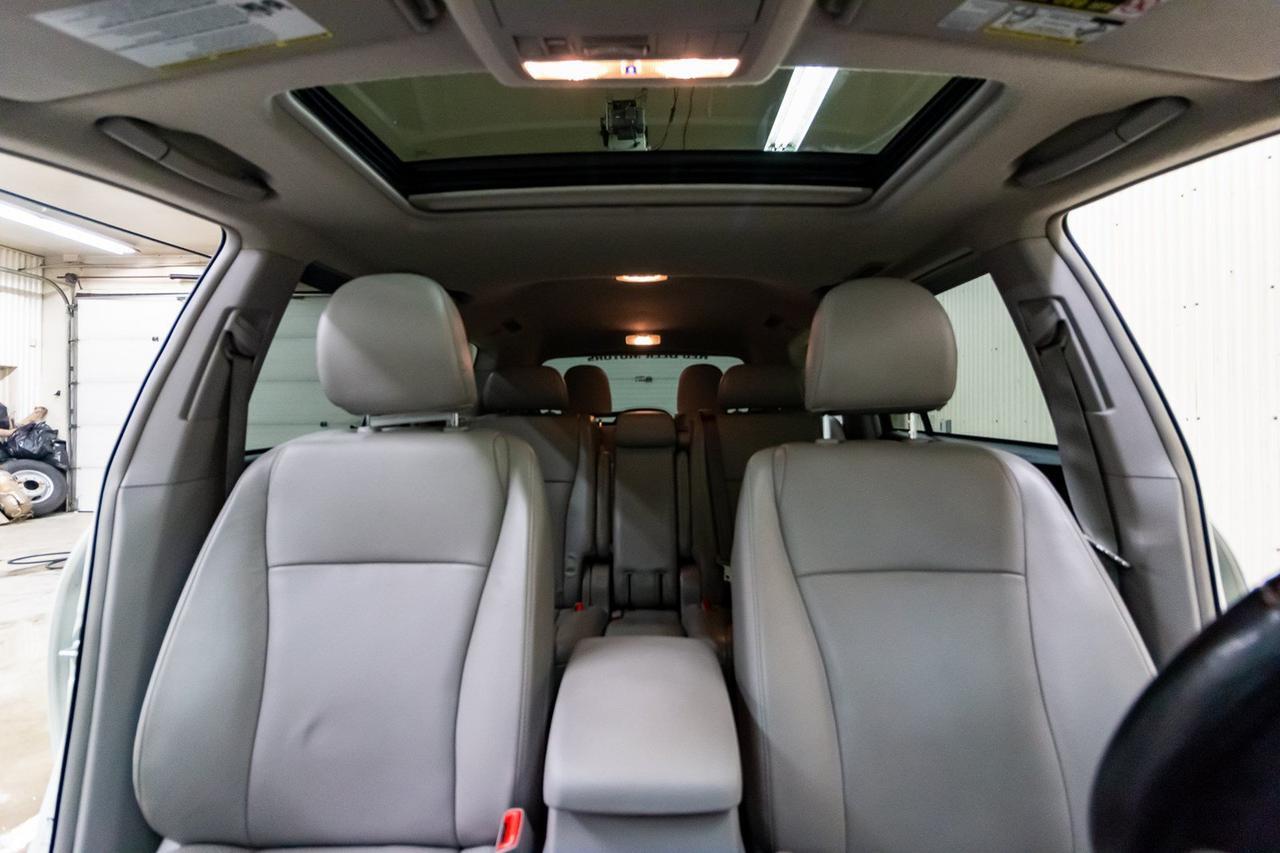 2013 Toyota Highlander AWD Limited 3rd Row Leather Roof nav Red Deer AB