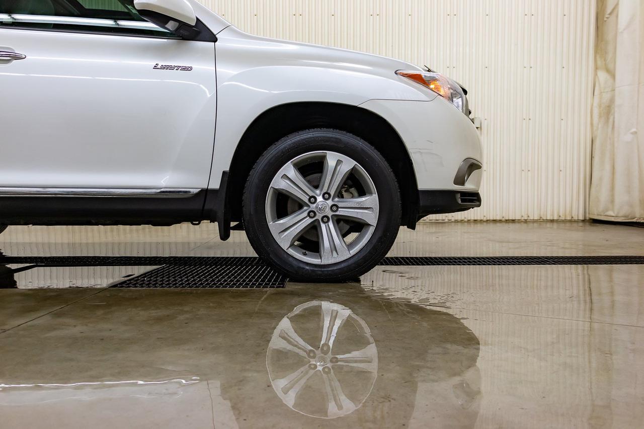 2013 Toyota Highlander AWD Limited 3rd Row Leather Roof nav Red Deer AB