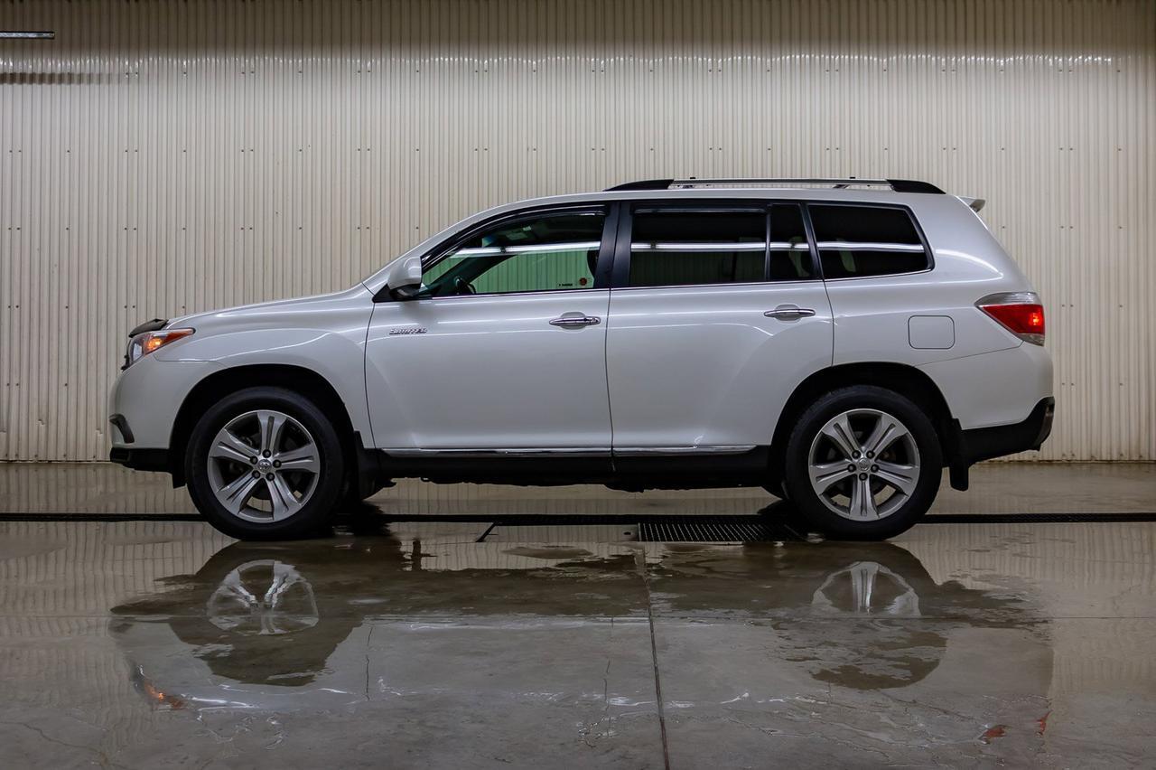 2013 Toyota Highlander AWD Limited 3rd Row Leather Roof nav Red Deer AB