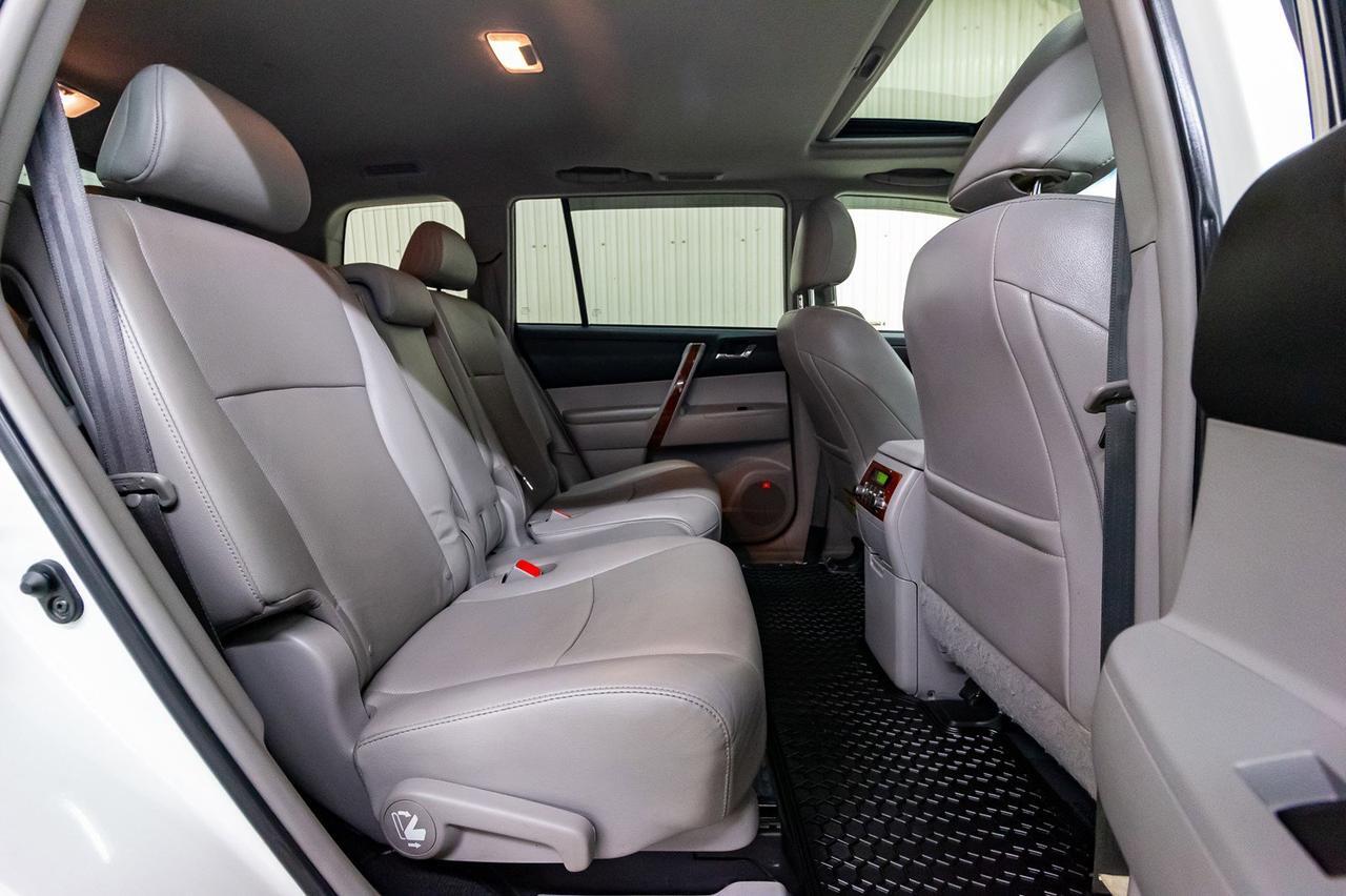 2013 Toyota Highlander AWD Limited 3rd Row Leather Roof nav Red Deer AB