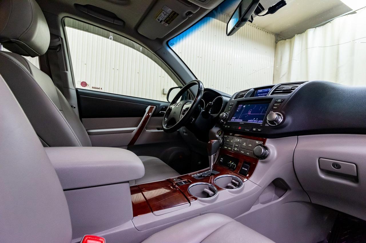 2013 Toyota Highlander AWD Limited 3rd Row Leather Roof nav Red Deer AB