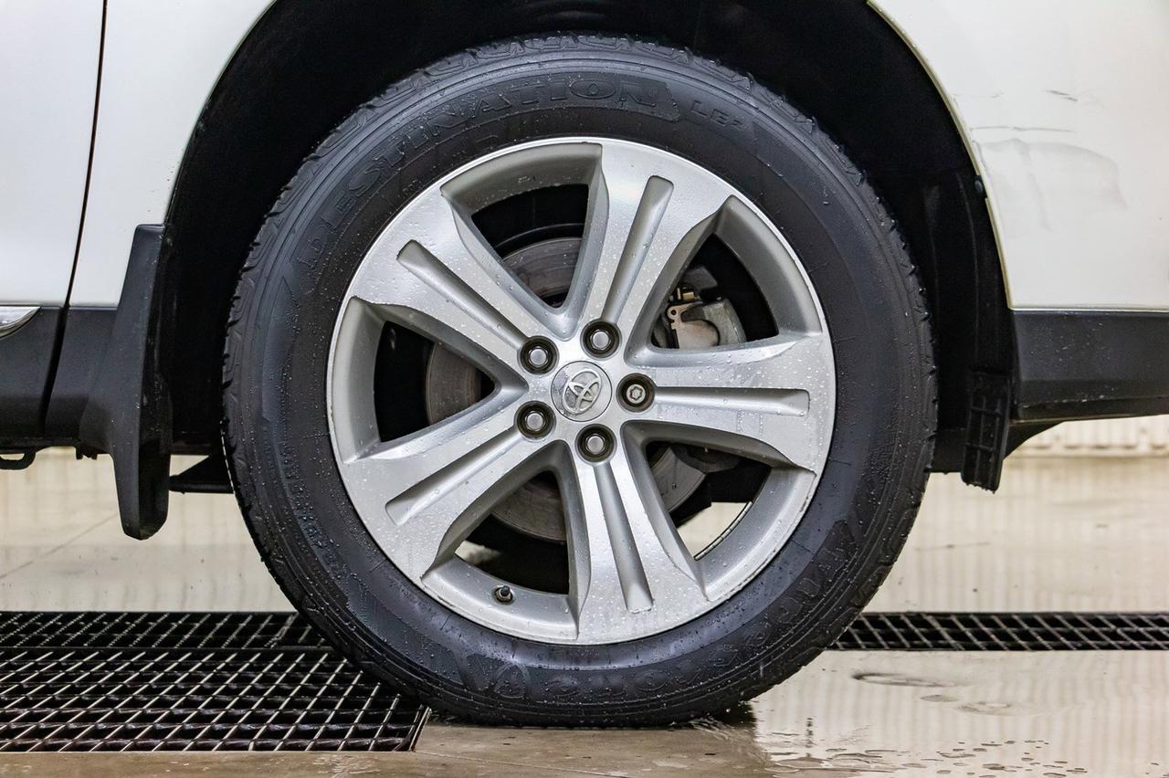 2013 Toyota Highlander AWD Limited 3rd Row Leather Roof nav Red Deer AB