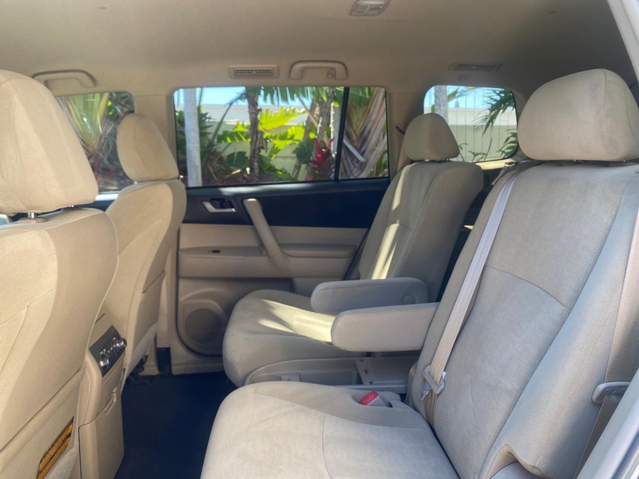 2013 Toyota Highlander Plus LOW MILES 42,200 1 OWNER Pompano Beach FL