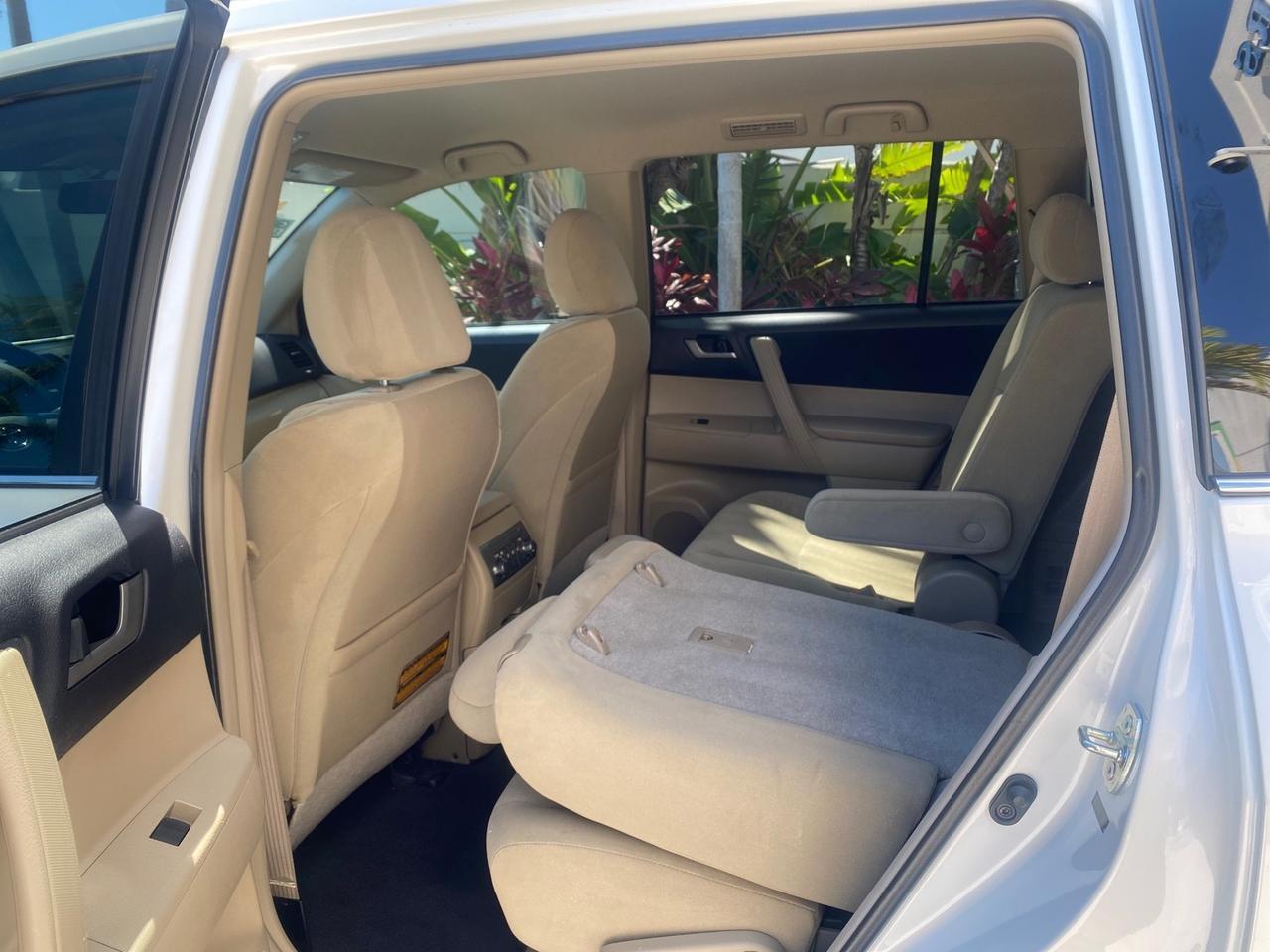 2013 Toyota Highlander Plus LOW MILES 42,200 1 OWNER Pompano Beach FL