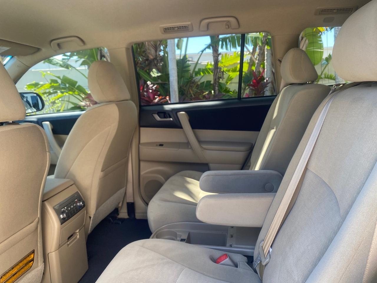 2013 Toyota Highlander Plus LOW MILES 42,200 1 OWNER Pompano Beach FL